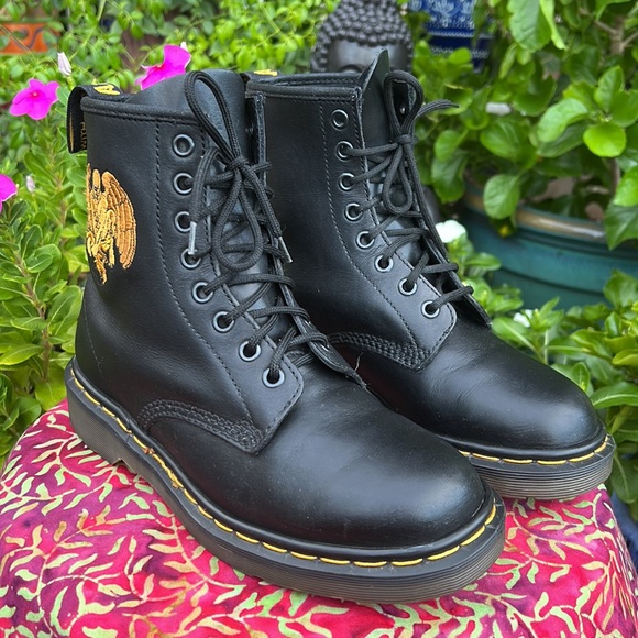 🏴󠁧󠁢󠁥󠁮󠁧󠁿 Dr. Martens MIE Vintage Embroidered Gargoyle Boots UK 5 - Picture 6 of 17